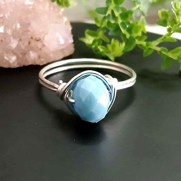 Boho Chic Stackable Faceted Glass Ring, Silver Wire Ring, Size 8 - Picture 1 of 2